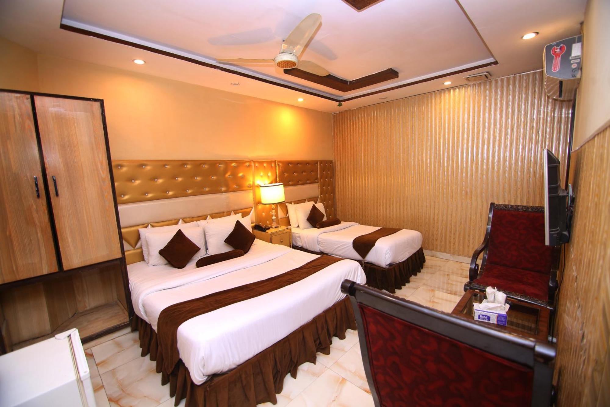 Premier Inn Gulberg Lahore Ngoại thất bức ảnh