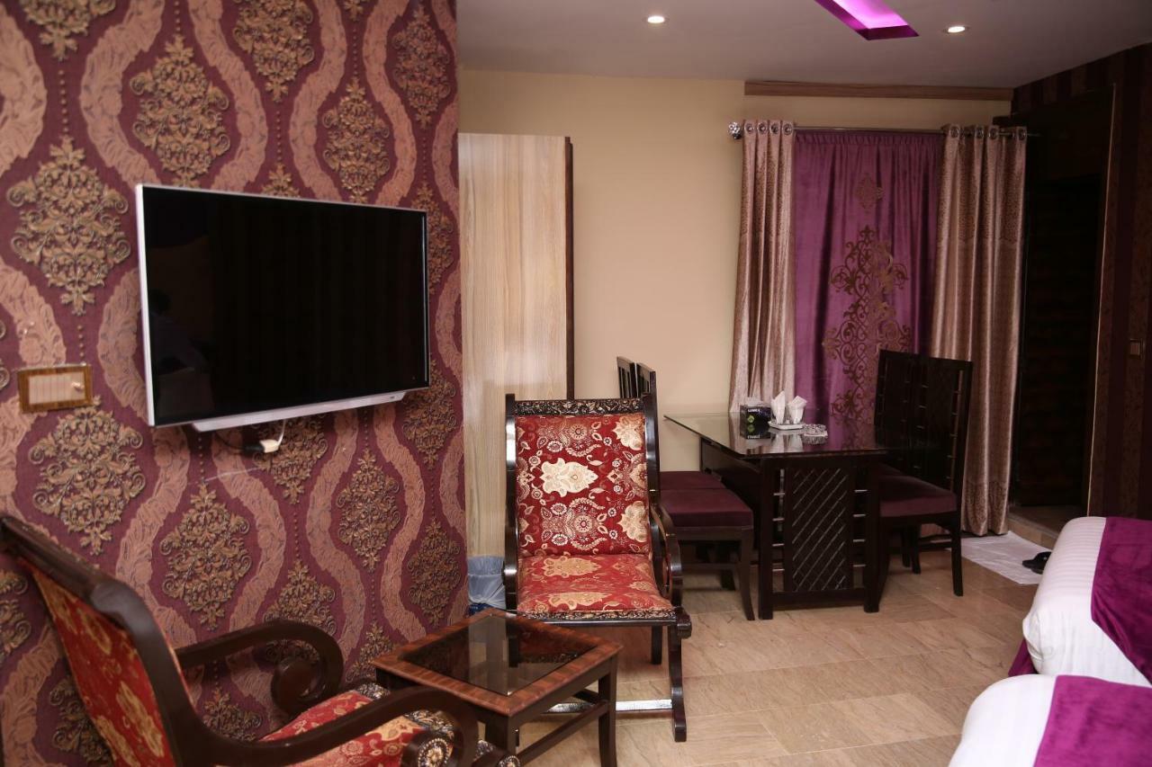 Premier Inn Gulberg Lahore Ngoại thất bức ảnh