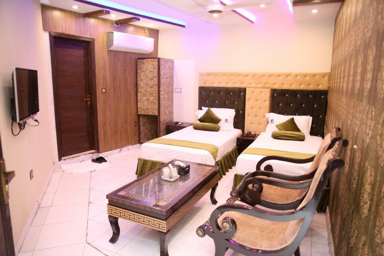 Premier Inn Gulberg Lahore Ngoại thất bức ảnh