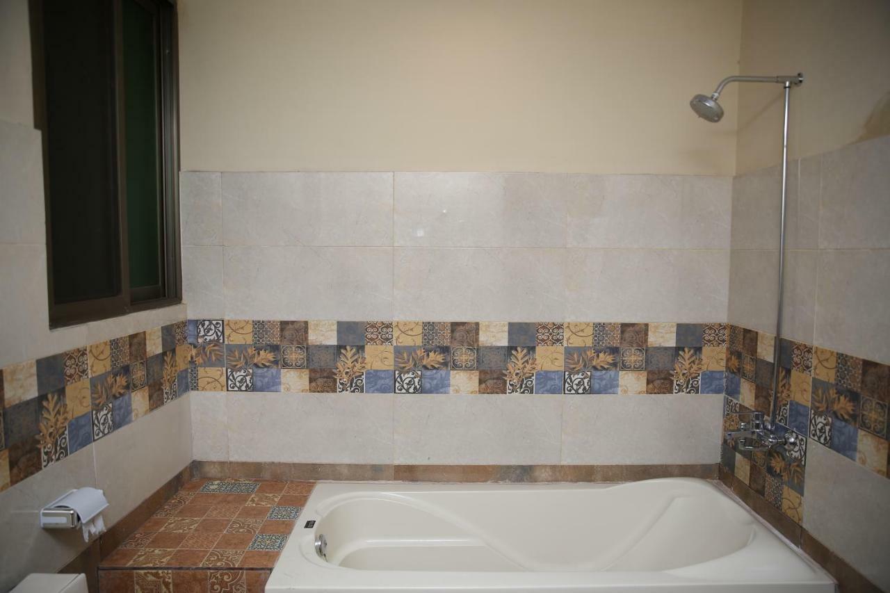 Premier Inn Gulberg Lahore Ngoại thất bức ảnh