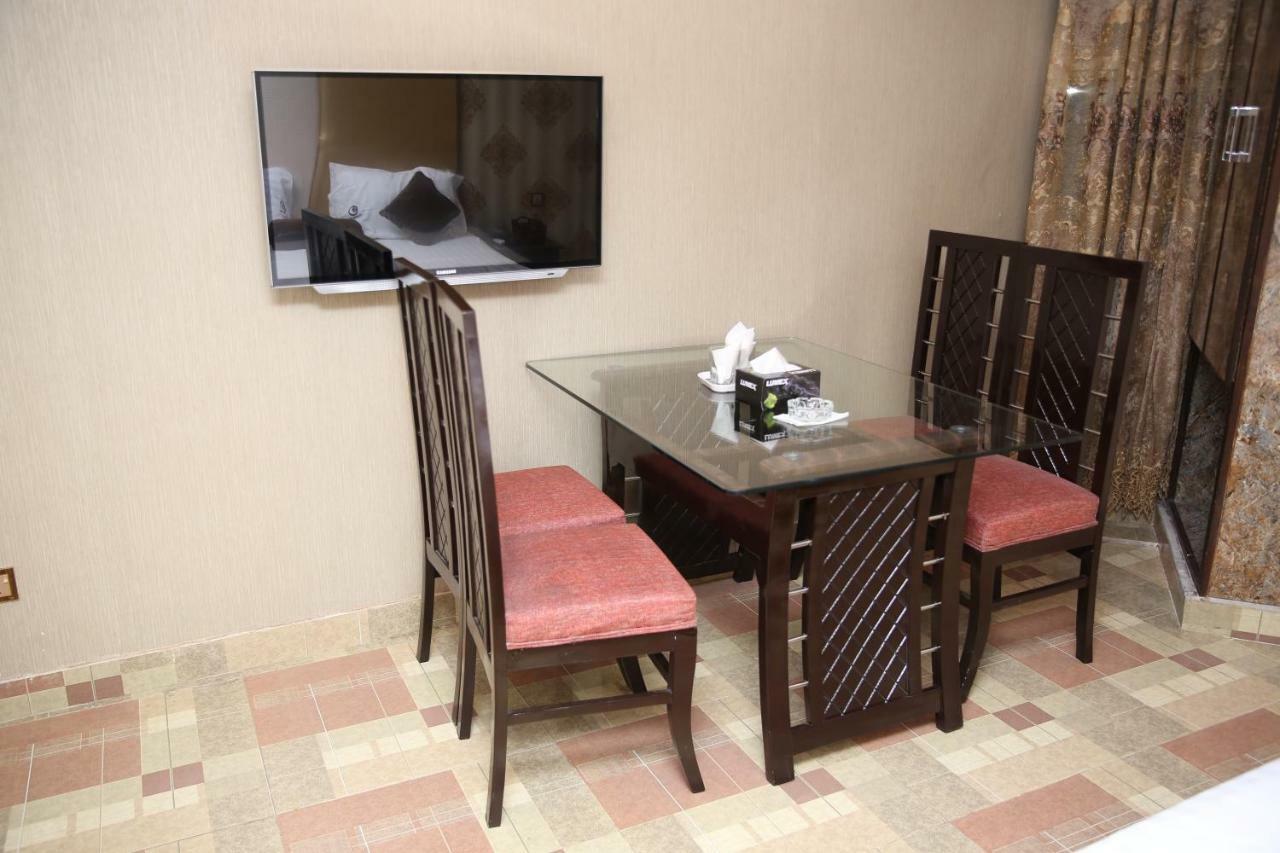 Premier Inn Gulberg Lahore Ngoại thất bức ảnh