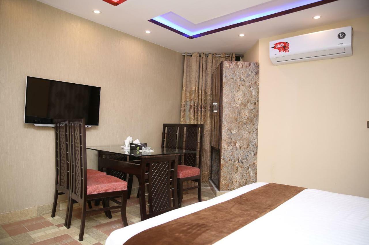 Premier Inn Gulberg Lahore Ngoại thất bức ảnh