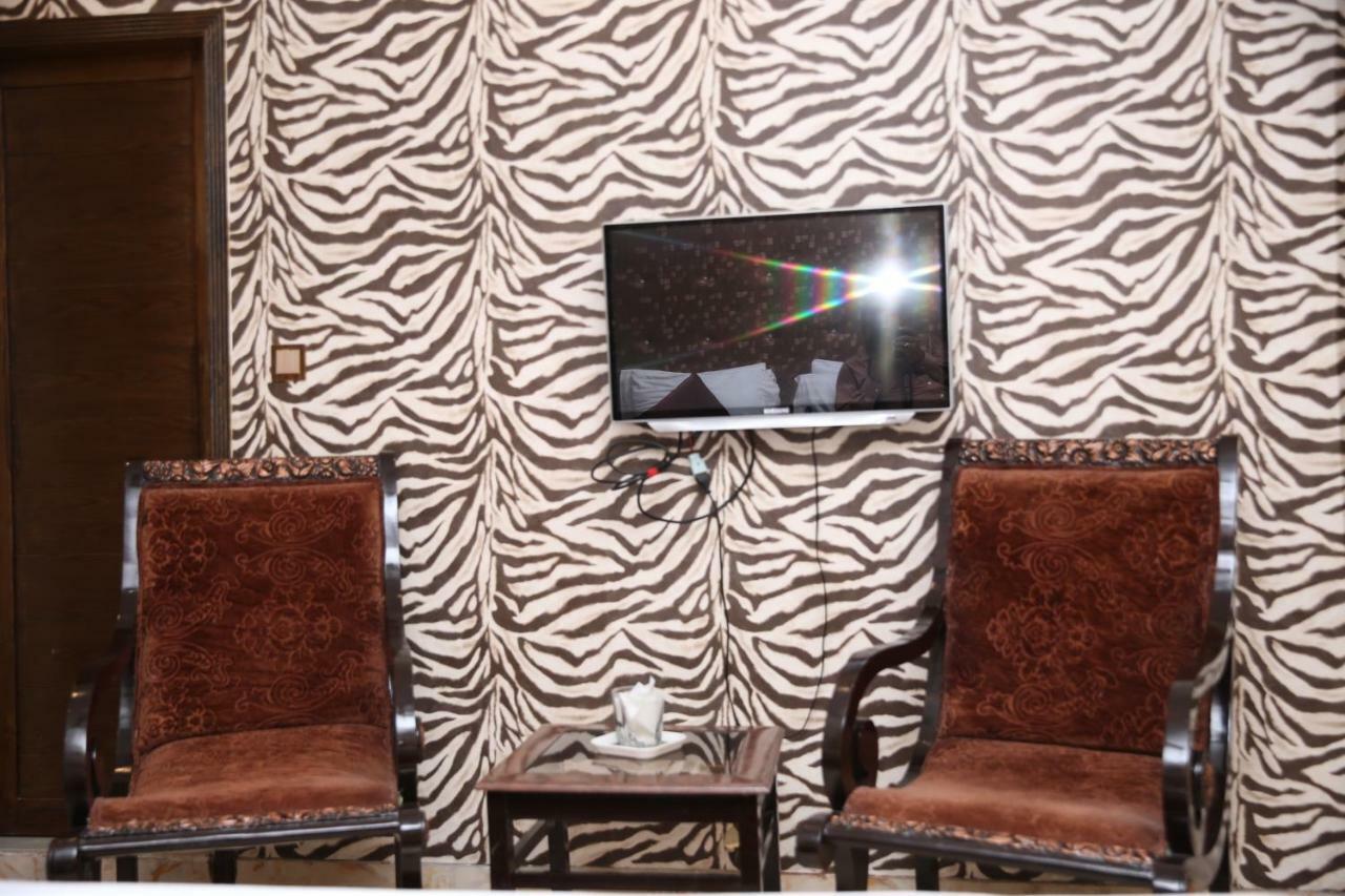 Premier Inn Gulberg Lahore Ngoại thất bức ảnh