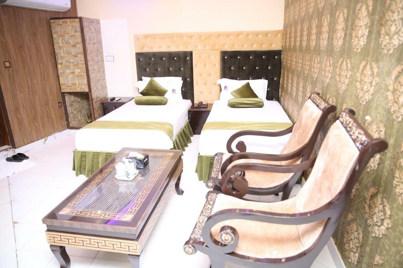 Premier Inn Gulberg Lahore Ngoại thất bức ảnh