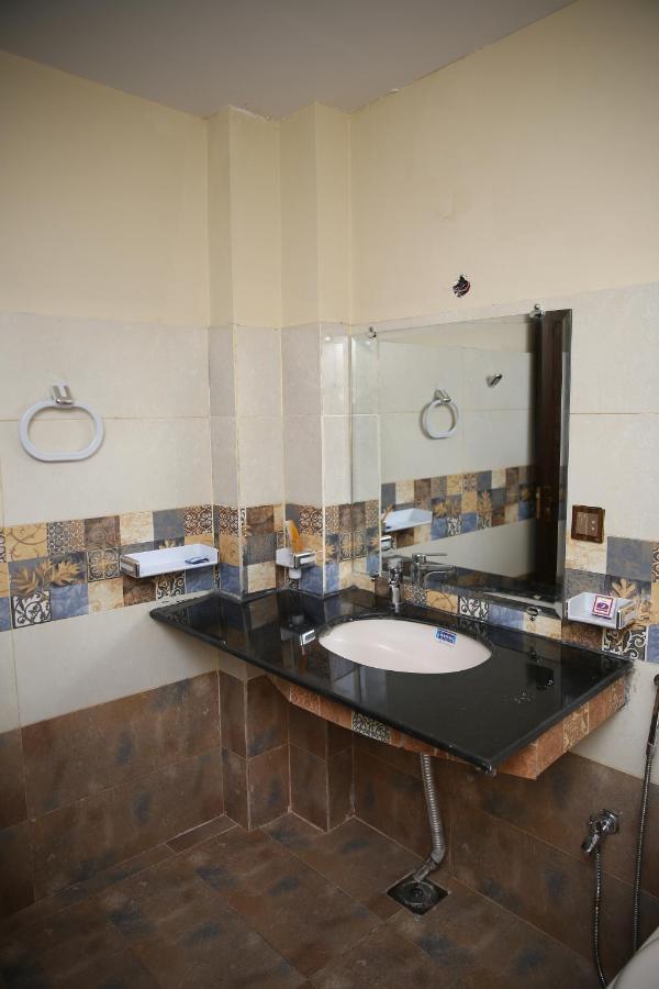Premier Inn Gulberg Lahore Ngoại thất bức ảnh