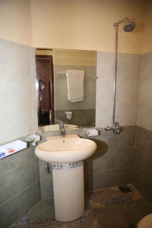 Premier Inn Gulberg Lahore Ngoại thất bức ảnh